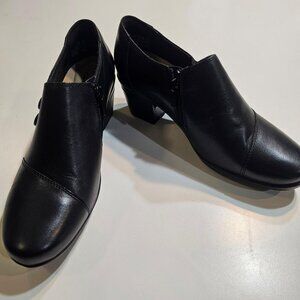 NWOB Collection by Clarks Women's 22545 Black Leather Booties Size 8 1/2 W